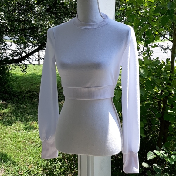 Tops - Long Sleeved White Crop Top